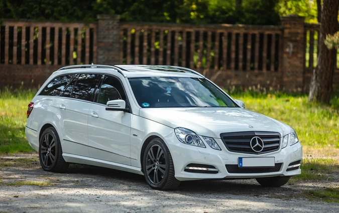 Mercedes-Benz Klasa E cena 33900 przebieg: 284000, rok produkcji 2011 z Ujazd małe 667